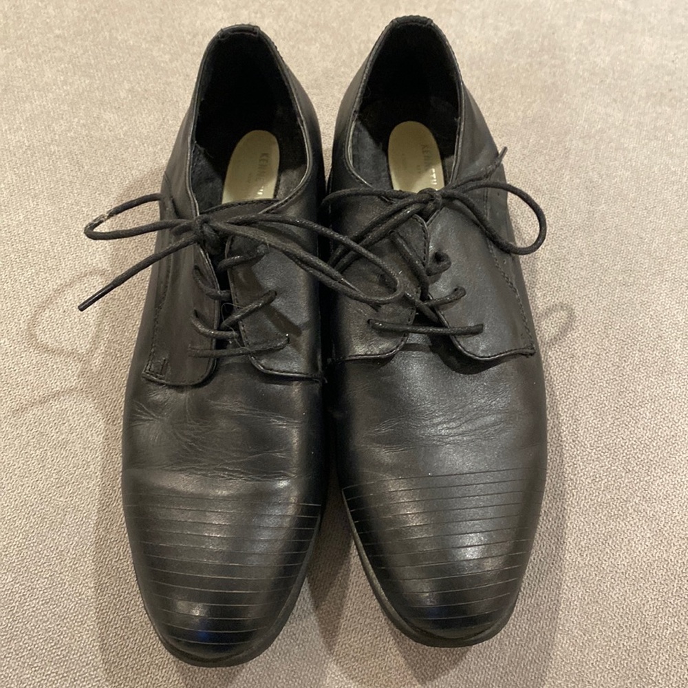Kenneth Cole boys dress shoe. Worn twice!